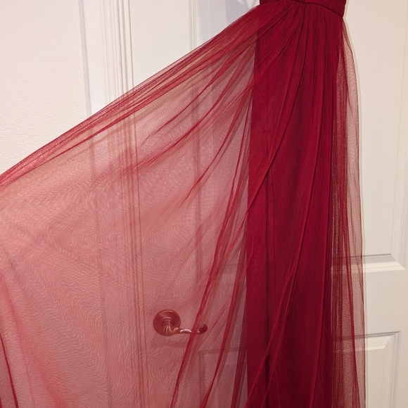 Elegant Red Gown - Picture 11 of 15